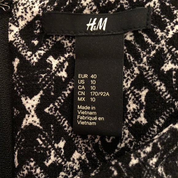🌼H&M flattering black & white pattern dress! Sz.8 - Picture 4 of 5